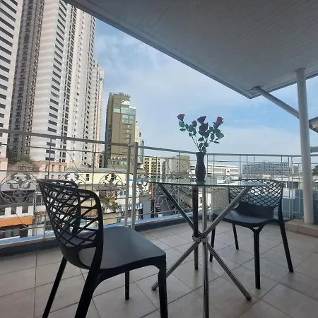 V Check Inn Sukhumvit 22