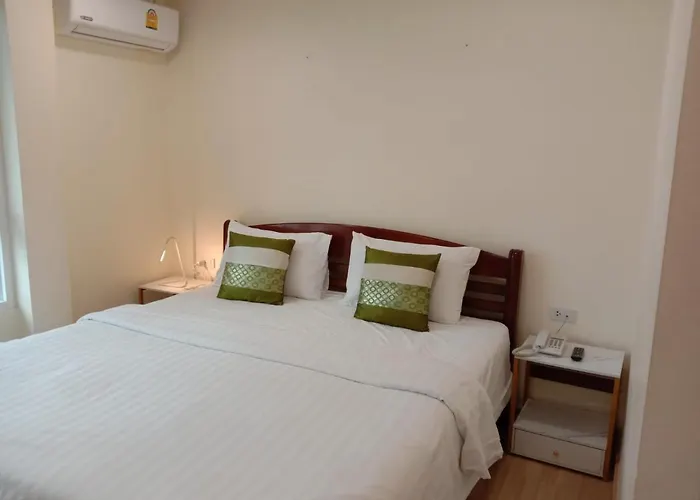 Hotel V Check Sukhumvit 22 3*
