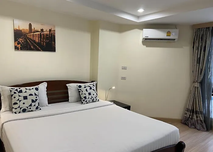 Hotel V Check Sukhumvit 22 3*