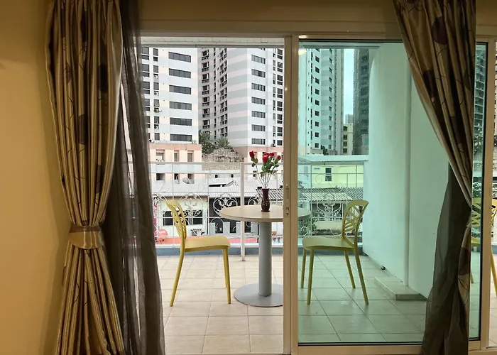 Отель V Check Sukhumvit 22 Бангкок