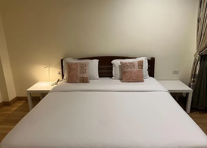 Отель V Check Sukhumvit 22 Бангкок