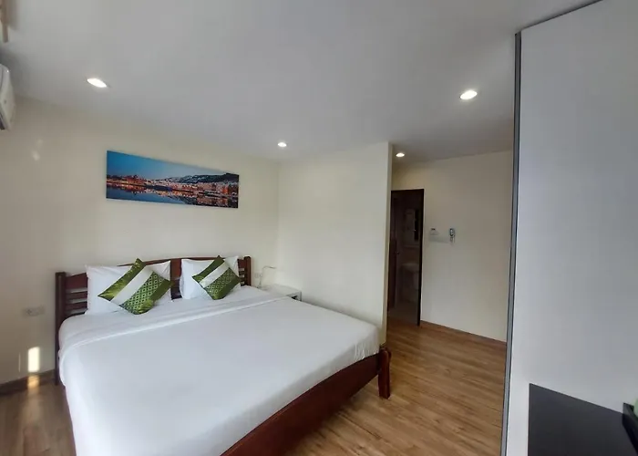 Отель V Check Sukhumvit 22 3*