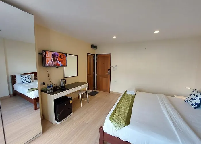 Отель V Check Sukhumvit 22