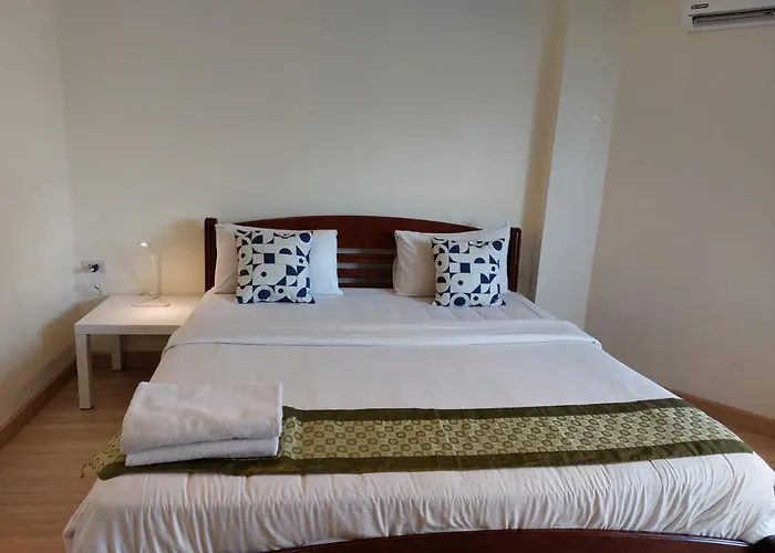 Отель V Check Sukhumvit 22 Бангкок