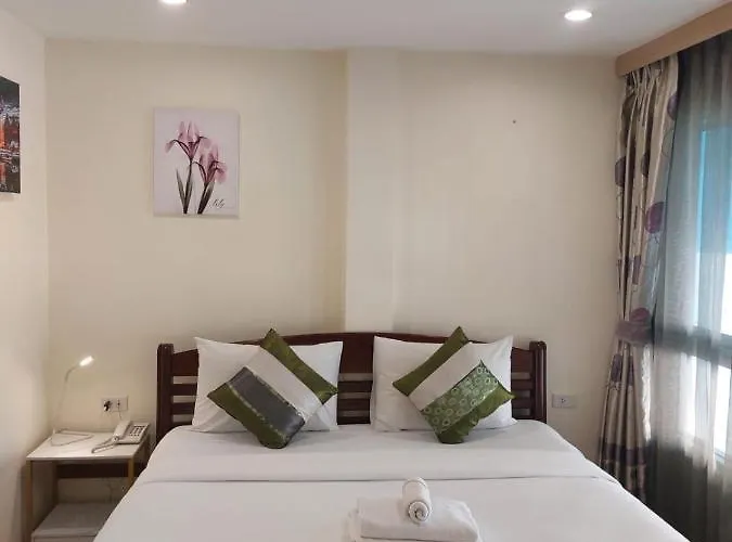 Отель V Check Sukhumvit 22 Бангкок