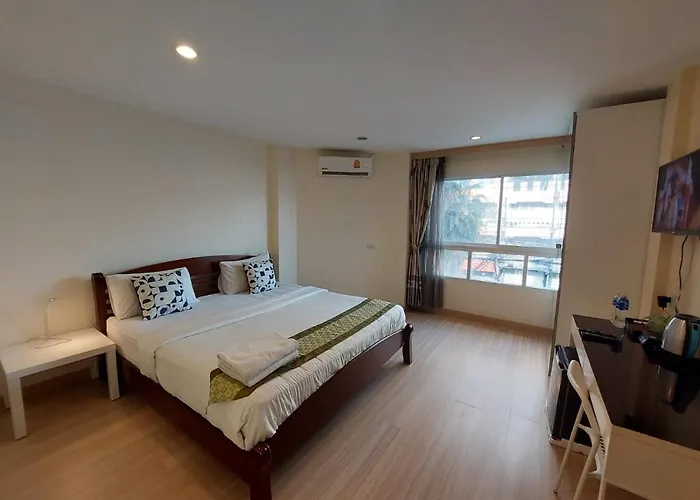 V Check Sukhumvit 22 3* Бангкок