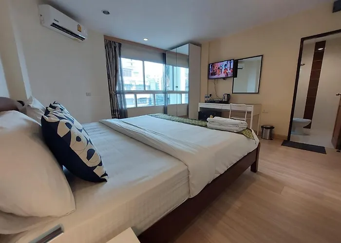 V Check Sukhumvit 22 3*