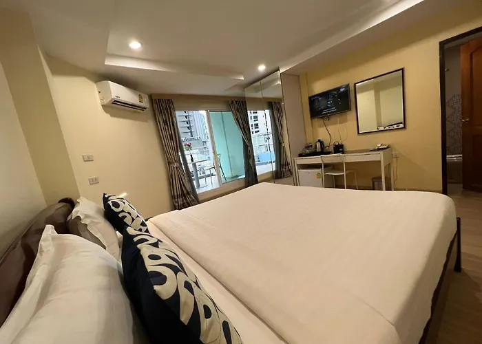 V Check Sukhumvit 22 Отель 3*