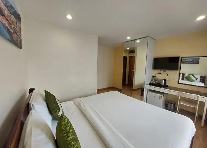 Hotel V Check Sukhumvit 22 3*