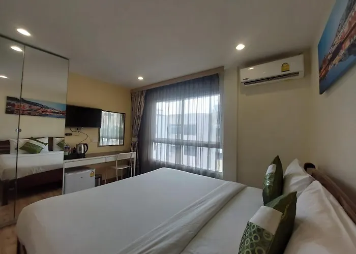 V Check Sukhumvit 22 3* Бангкок