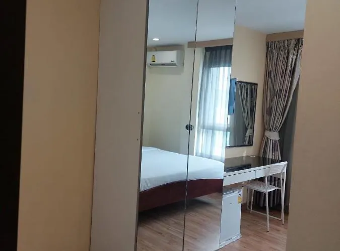 V Check Sukhumvit 22 Отель