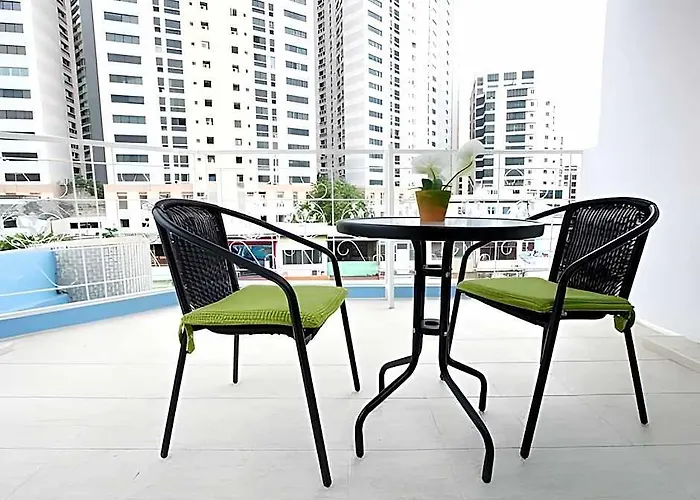 Отель V Check Sukhumvit 22