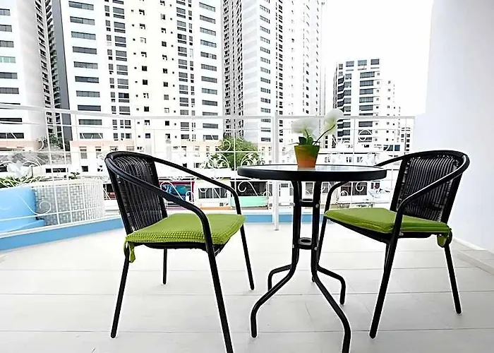 Hotel V Check Sukhumvit 22 3*