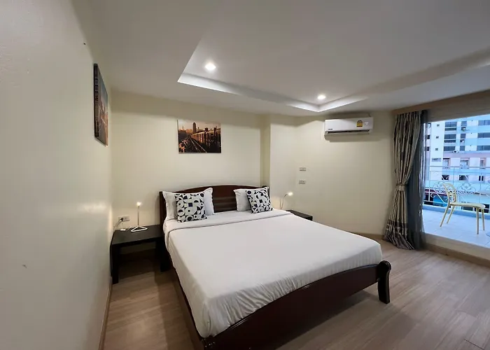 Hotel V Check Sukhumvit 22 3*